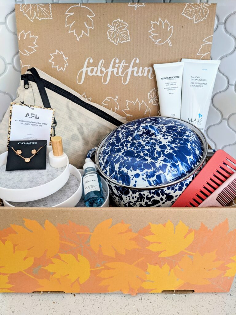 https://www.subscriptionboxes.ca/wp-content/uploads/2021/09/PXL_20210906_225612334_2-768x1024.jpg